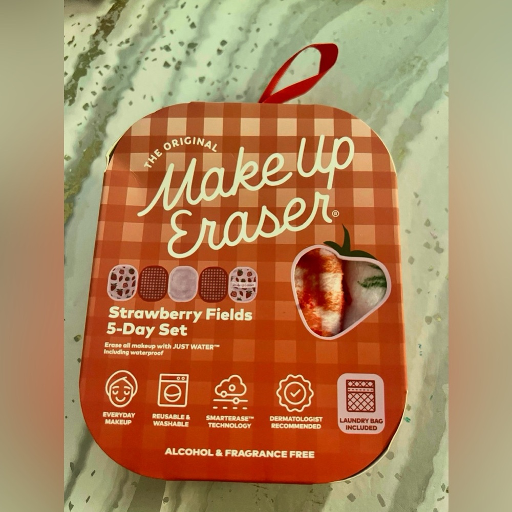 Make up eraser strawberry fields 5 day set NWT